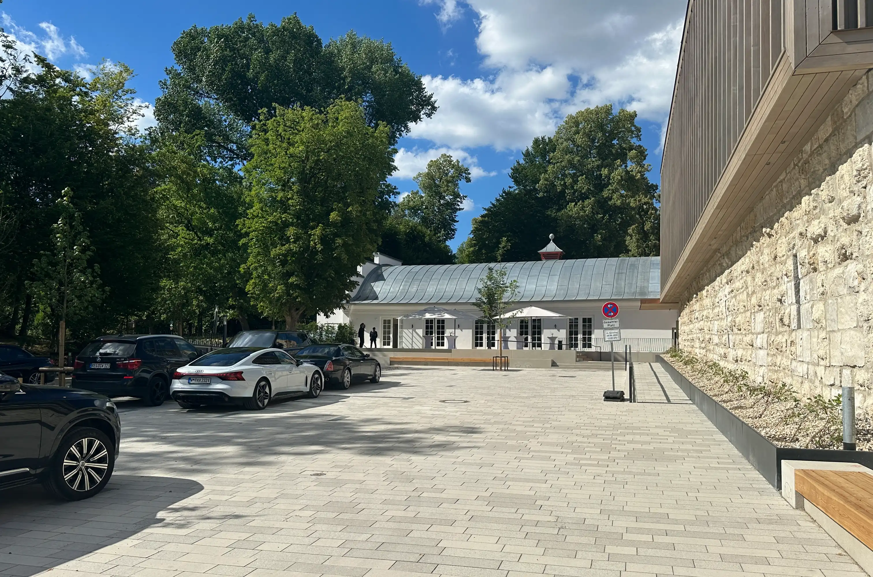 Detail Neugestaltung Suamarkt mit alter Stadtmauer